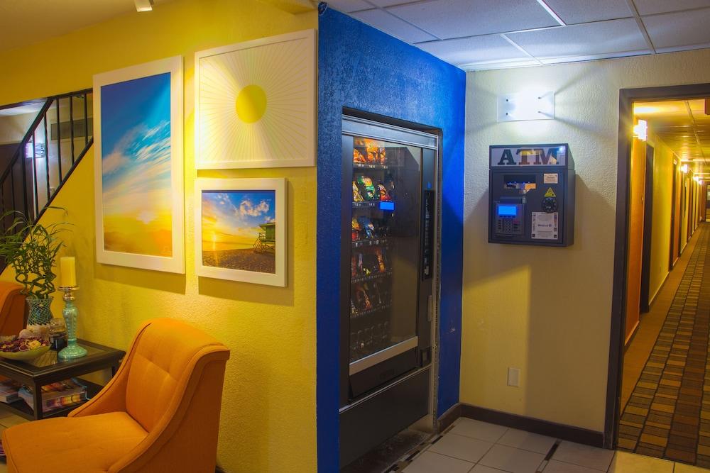 Days Inn & Suites By Wyndham Stevens Point Buitenkant foto