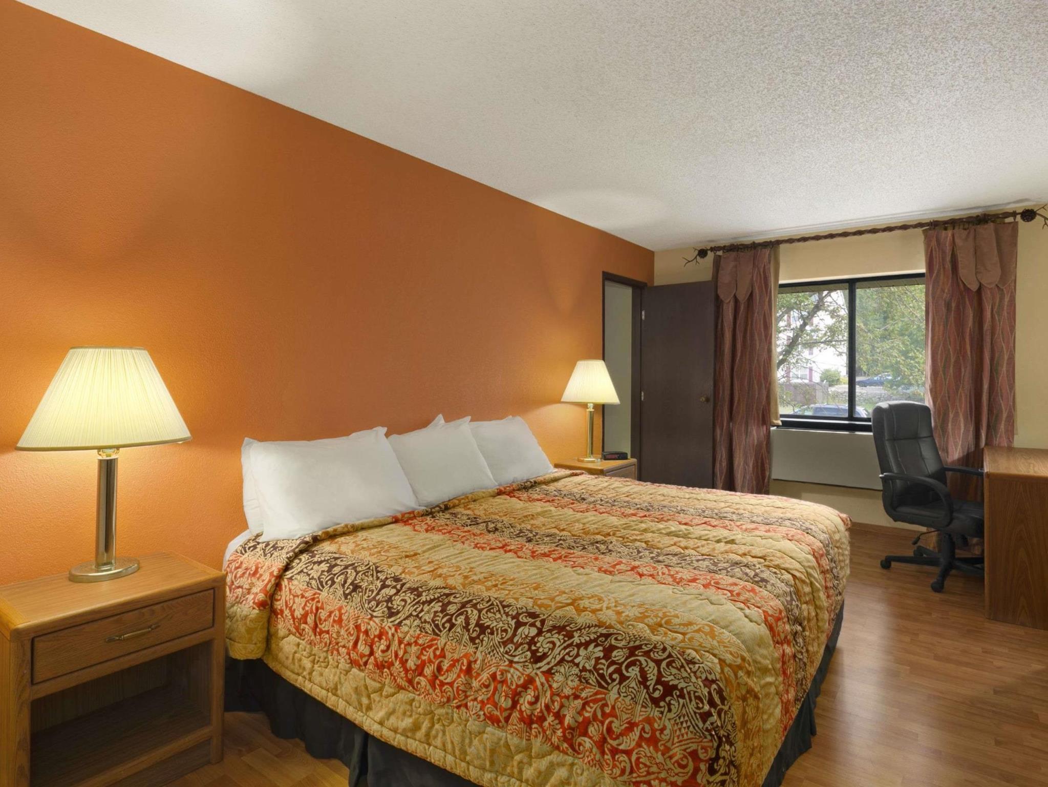 Days Inn & Suites By Wyndham Stevens Point Buitenkant foto