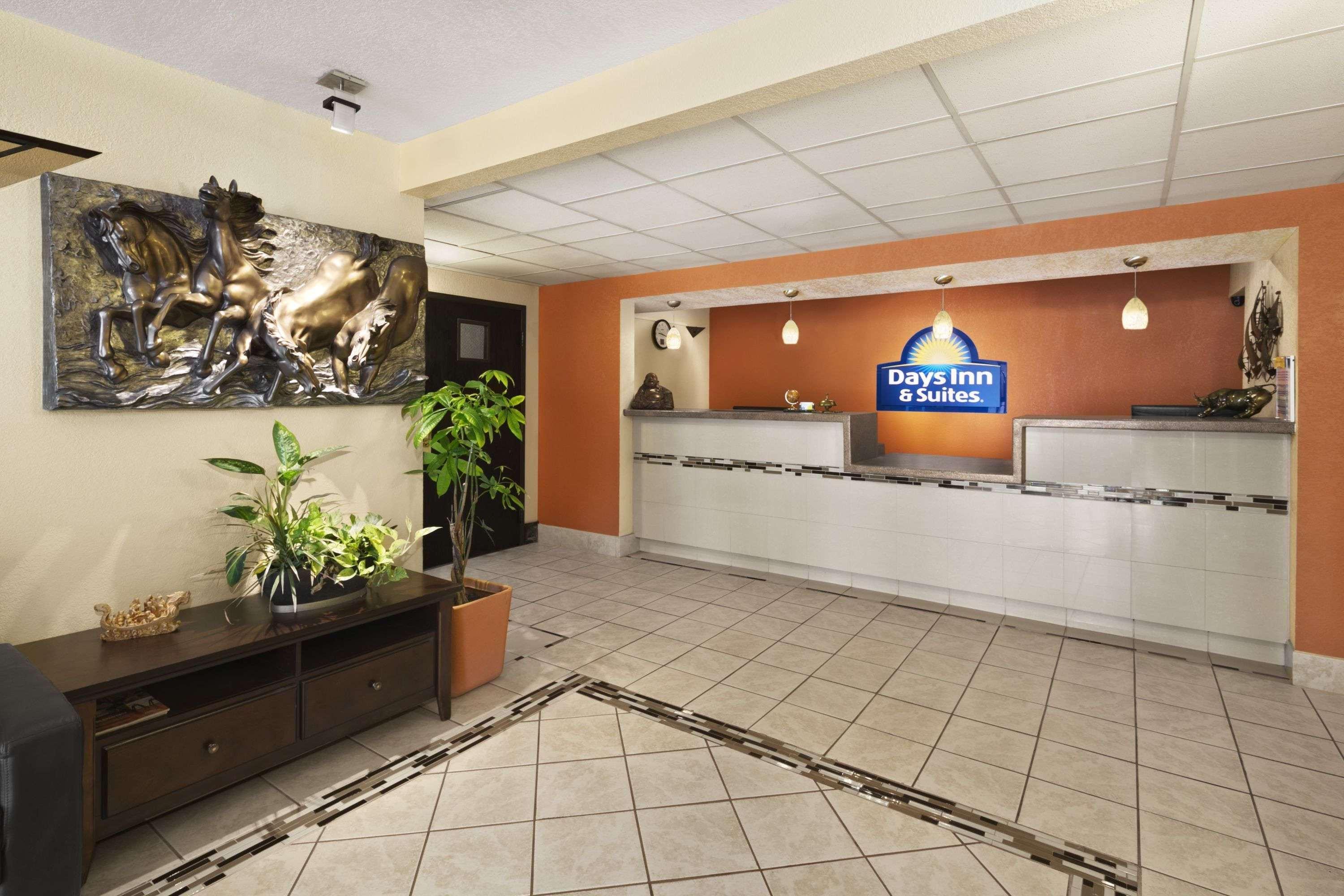 Days Inn & Suites By Wyndham Stevens Point Buitenkant foto