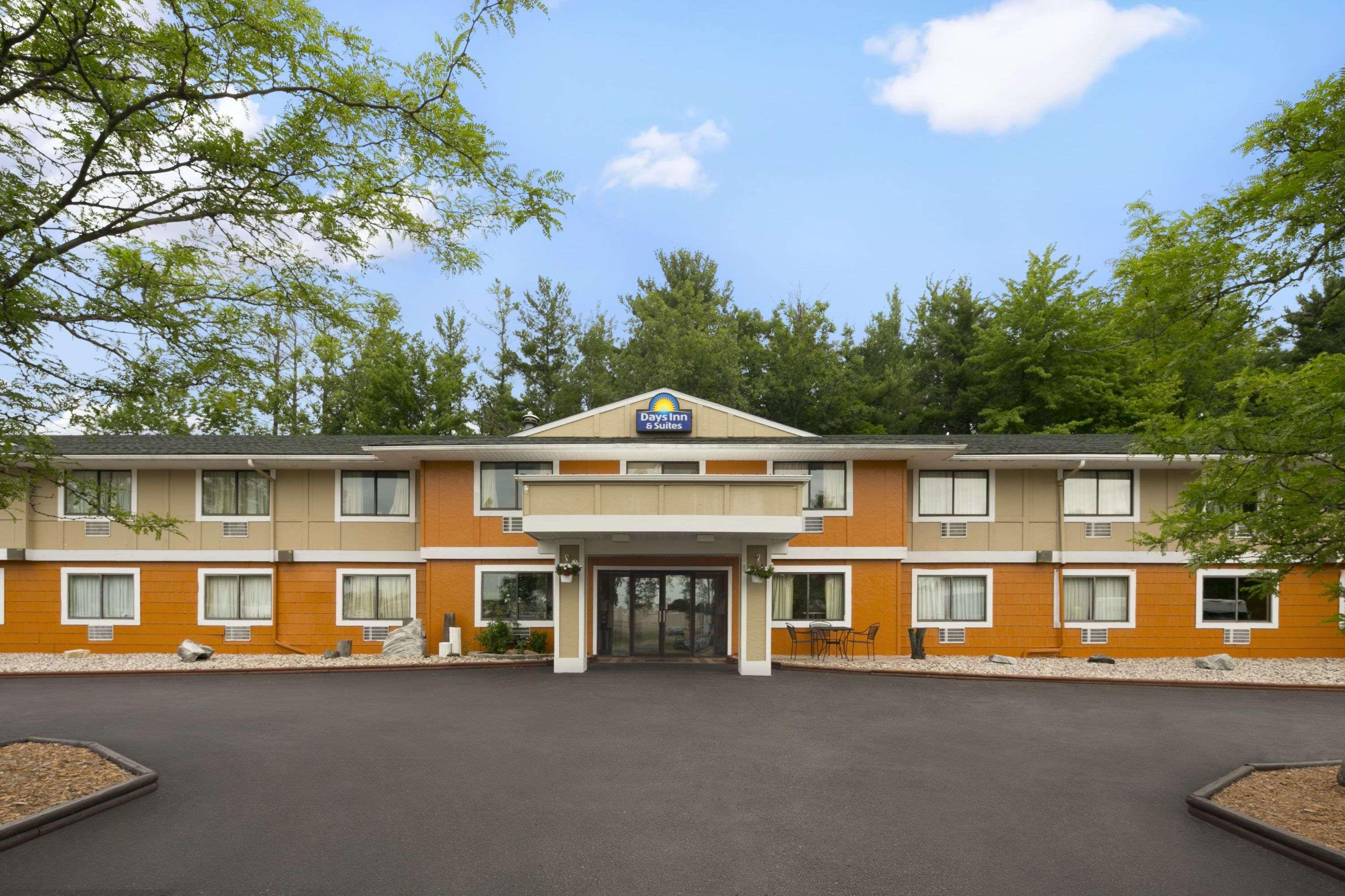 Days Inn & Suites By Wyndham Stevens Point Buitenkant foto