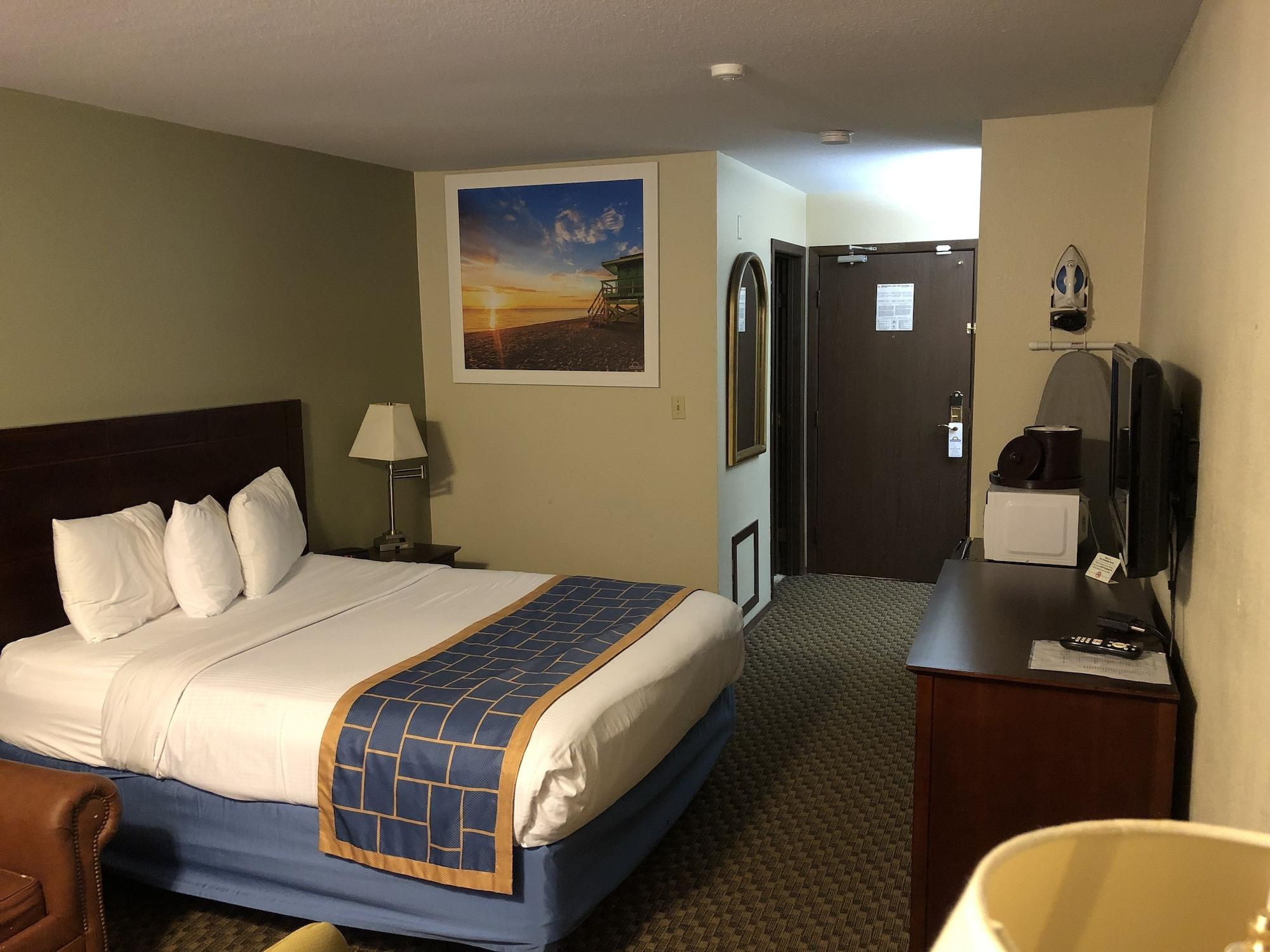 Days Inn & Suites By Wyndham Stevens Point Buitenkant foto
