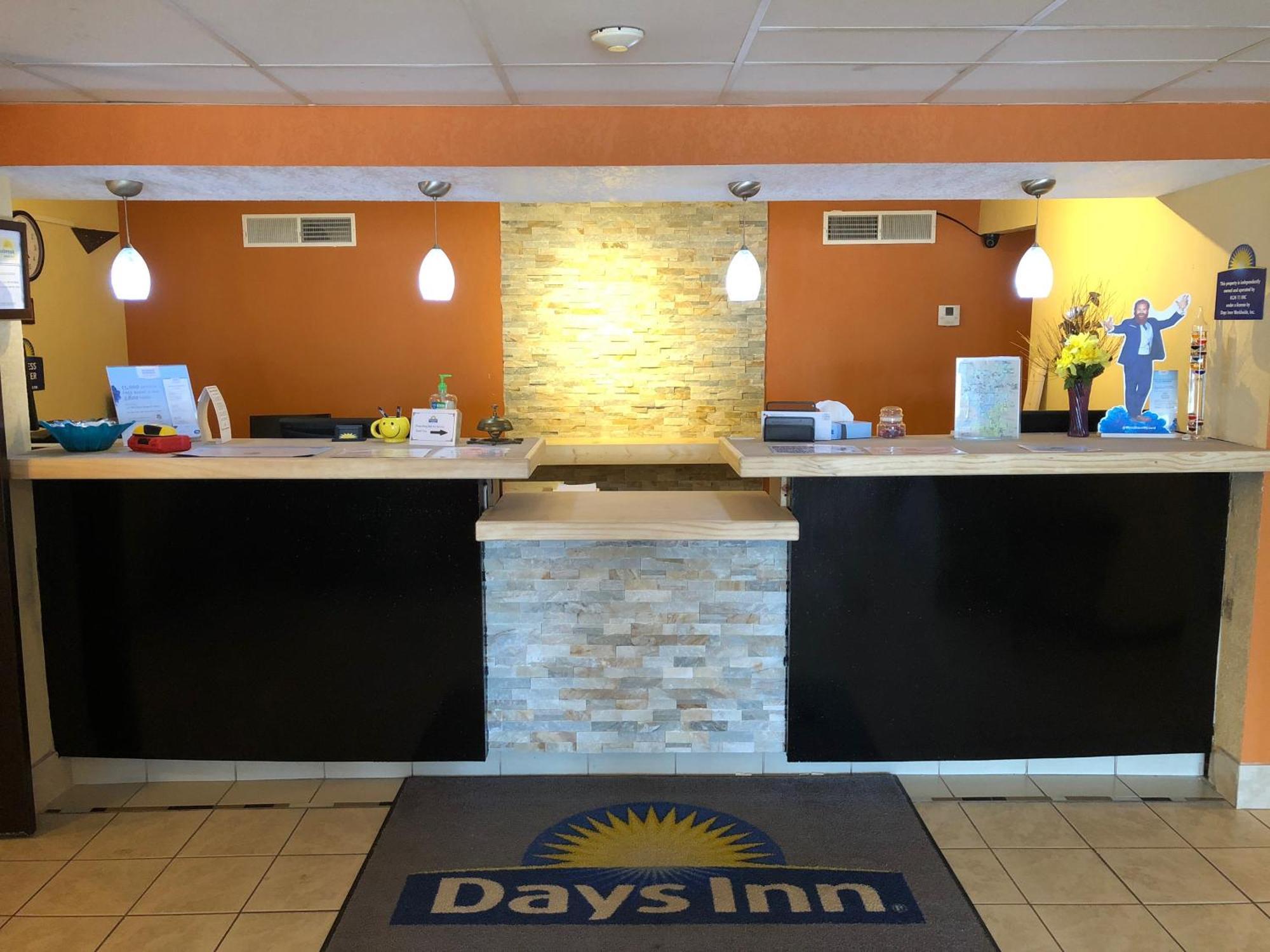 Days Inn & Suites By Wyndham Stevens Point Buitenkant foto