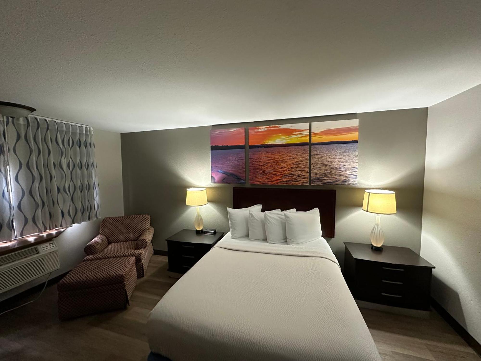 Days Inn & Suites By Wyndham Stevens Point Buitenkant foto