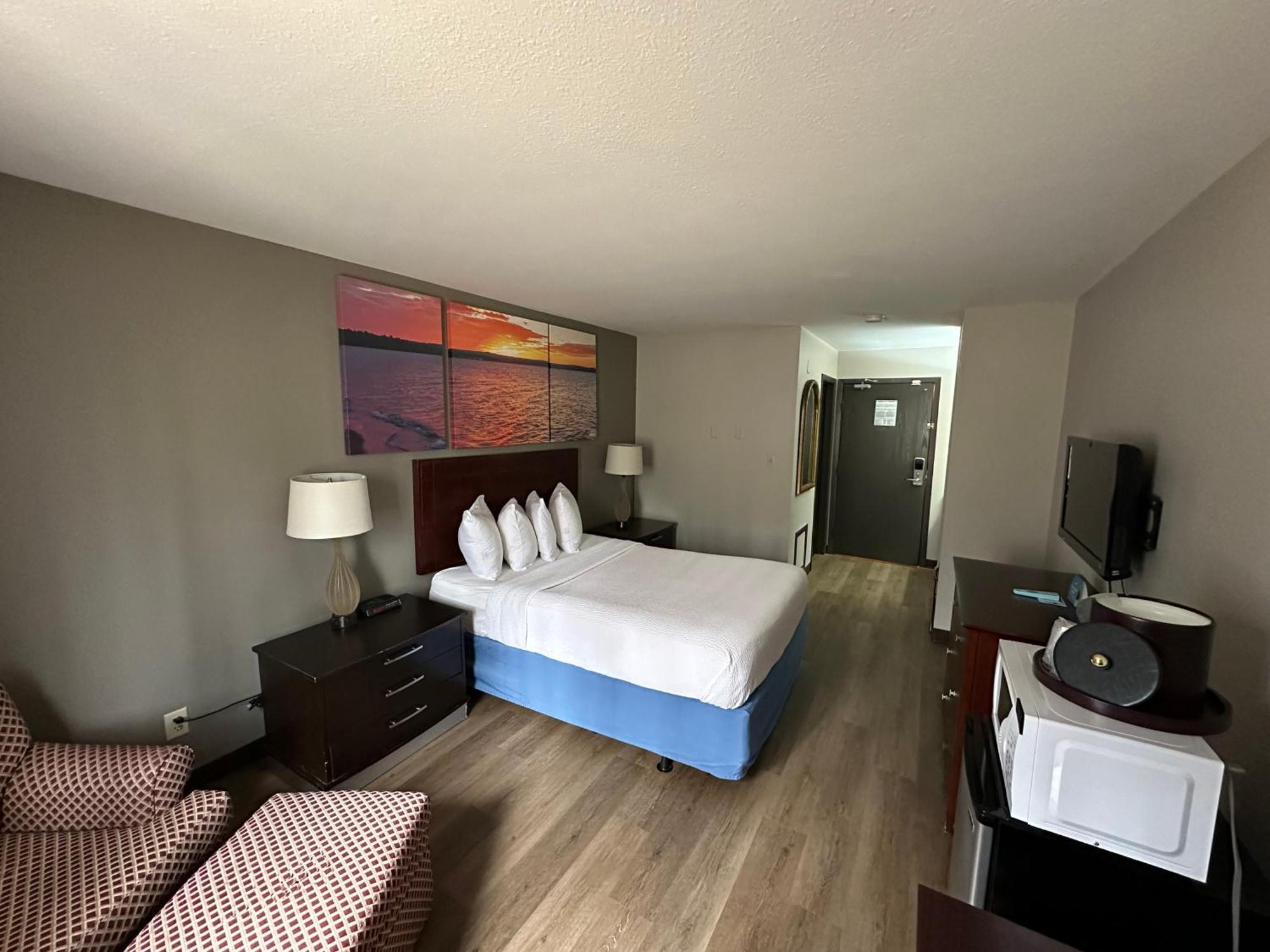 Days Inn & Suites By Wyndham Stevens Point Buitenkant foto