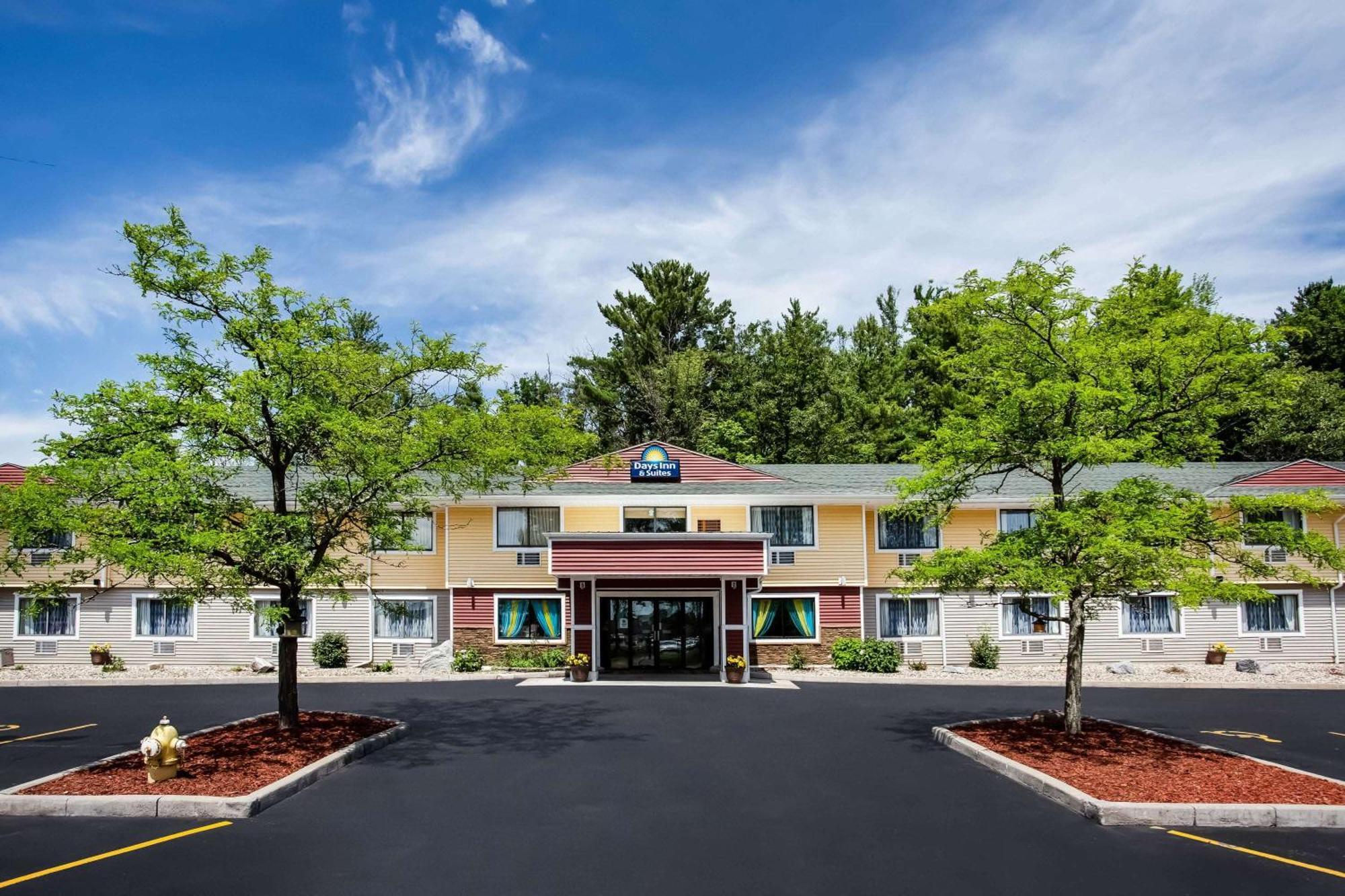 Days Inn & Suites By Wyndham Stevens Point Buitenkant foto
