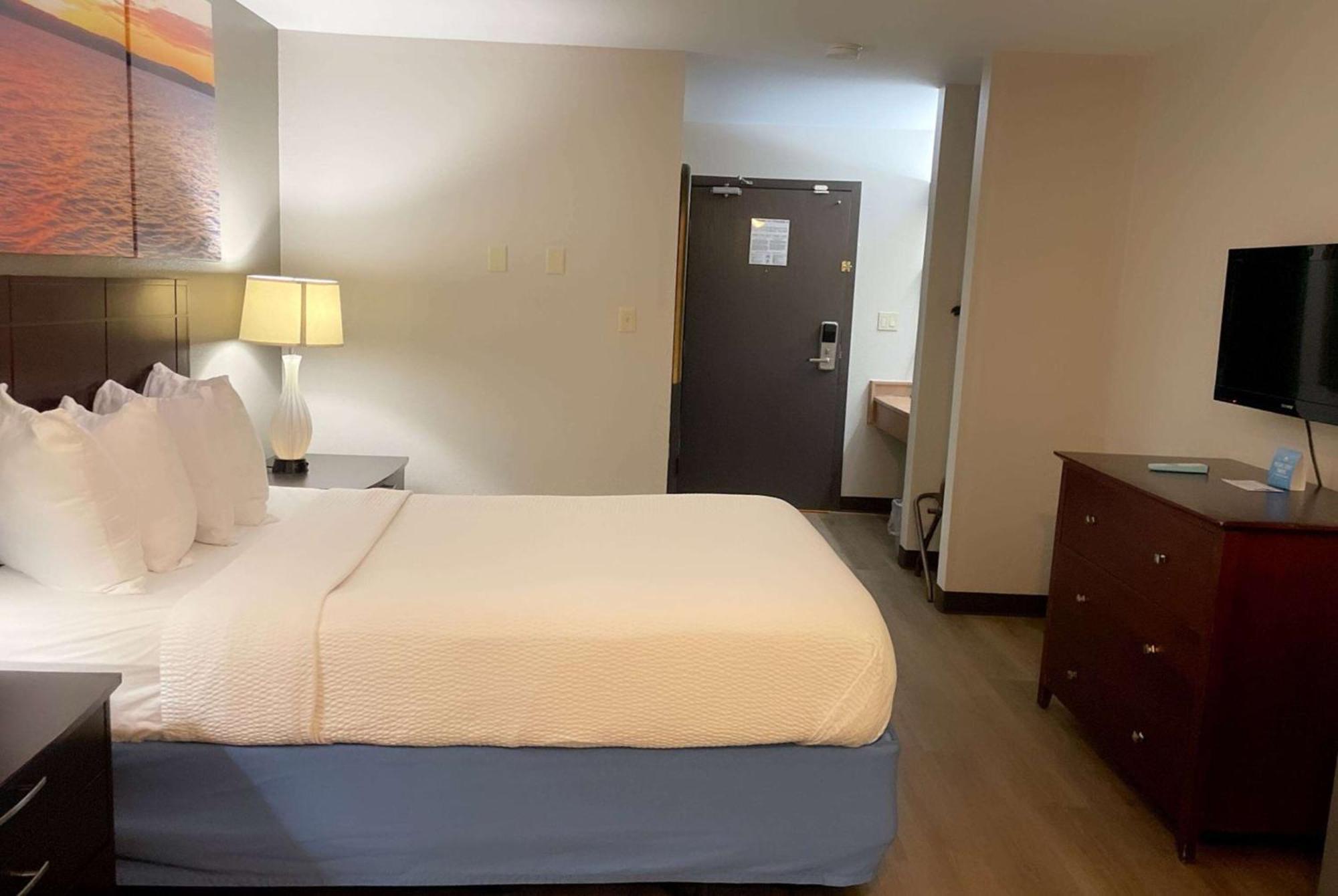 Days Inn & Suites By Wyndham Stevens Point Buitenkant foto