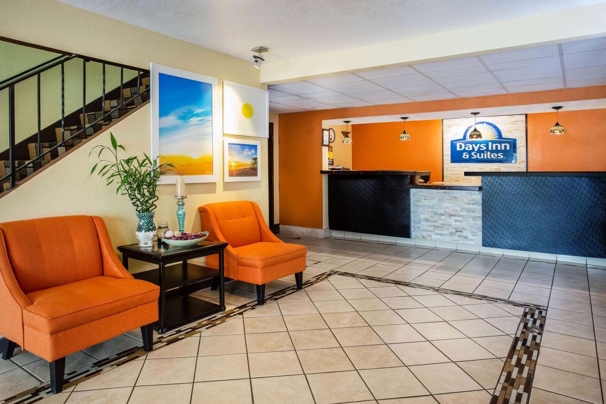 Days Inn & Suites By Wyndham Stevens Point Buitenkant foto