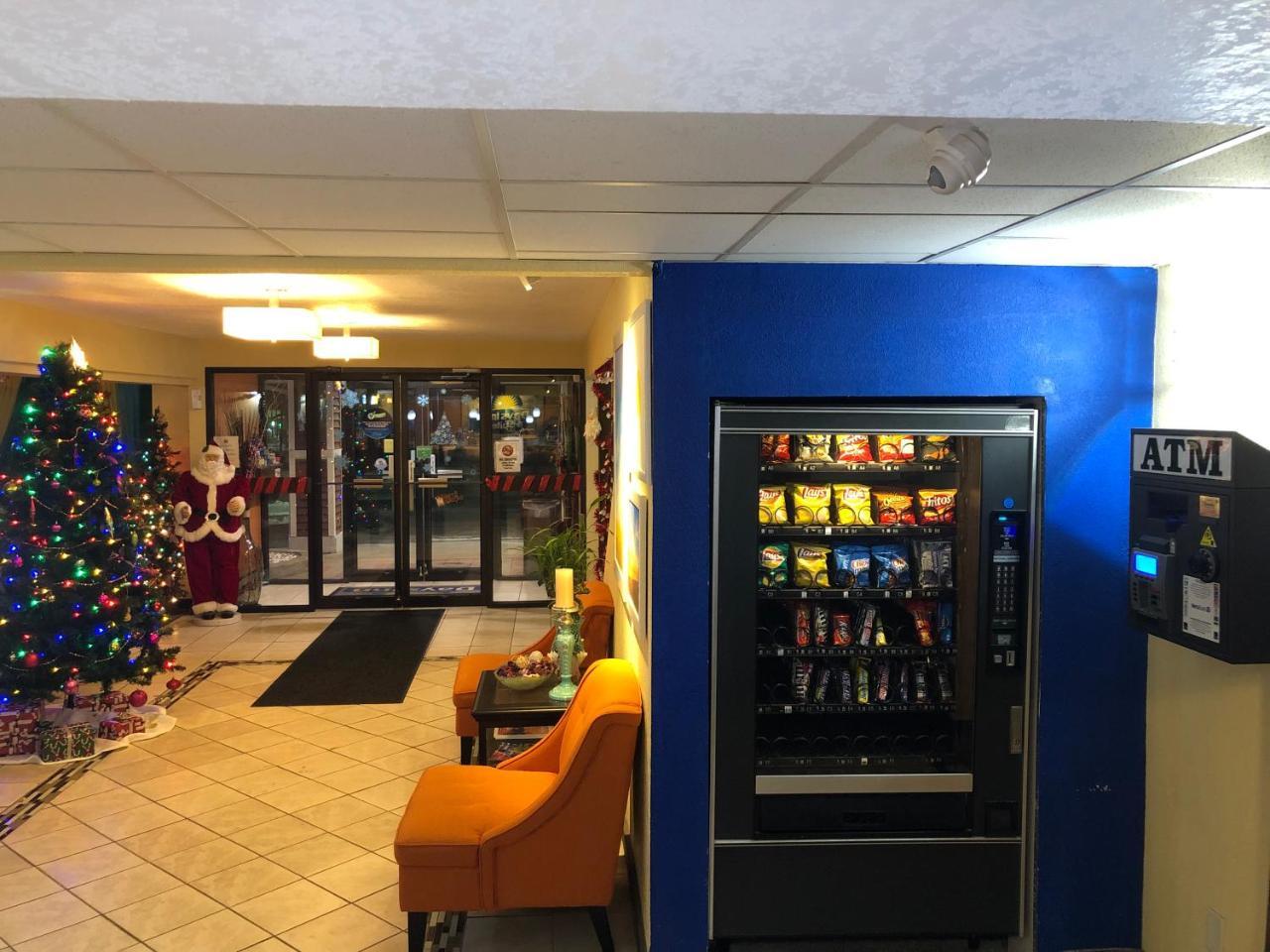 Days Inn & Suites By Wyndham Stevens Point Buitenkant foto