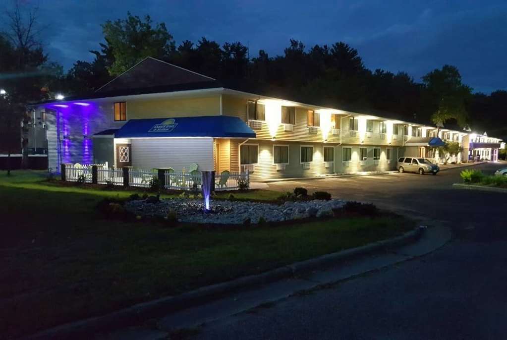 Days Inn & Suites By Wyndham Stevens Point Buitenkant foto