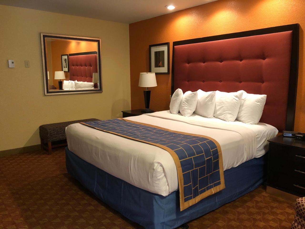Days Inn & Suites By Wyndham Stevens Point Buitenkant foto