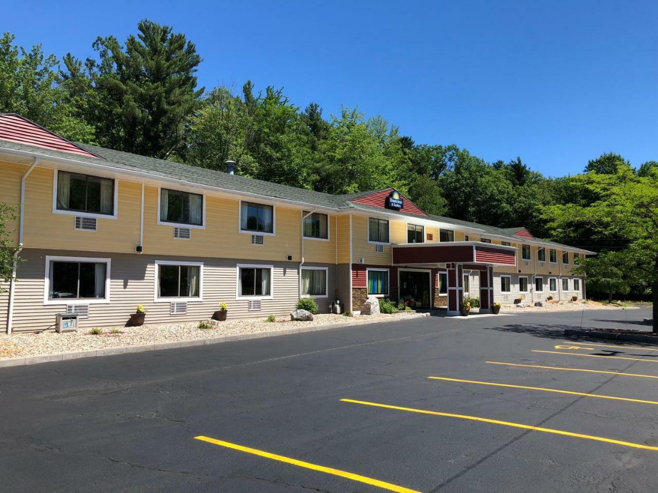 Days Inn & Suites By Wyndham Stevens Point Buitenkant foto